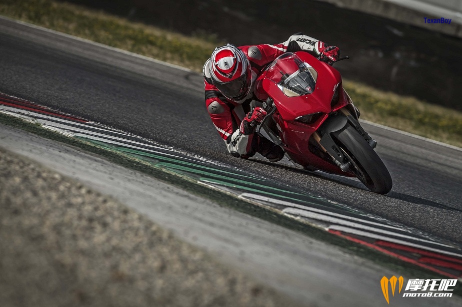 110517-2018-ducati-panigale-v4-10.jpg