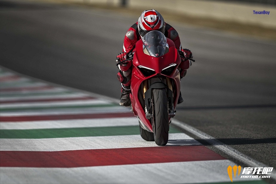 110517-2018-ducati-panigale-v4-16.jpg