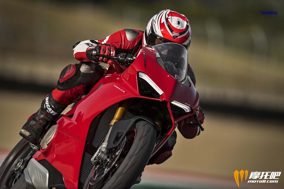 110517-2018-ducati-panigale-v4-14.jpg