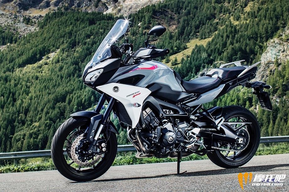 2019-Yamaha-Tracer-900-First-Look-sport-touring-motorcycle-4.jpg