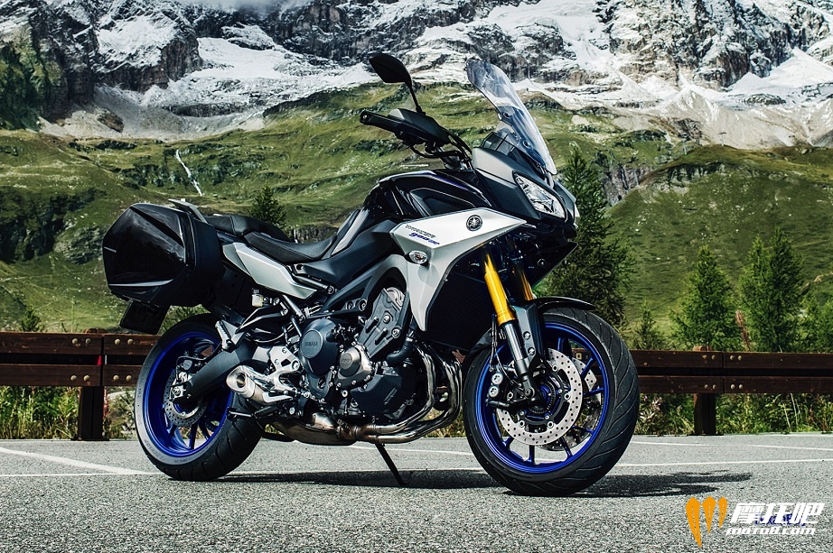 2019-Yamaha-Tracer-900-GT-First-Look-sport-touring-motorcycle-2.jpg