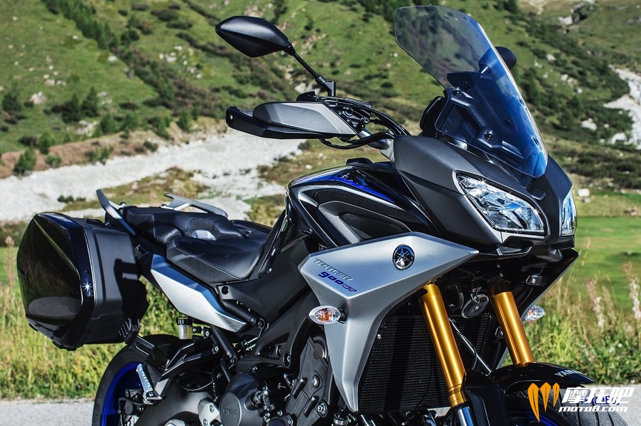 2019-Yamaha-Tracer-900-GT-First-Look-sport-touring-motorcycle-3.jpg