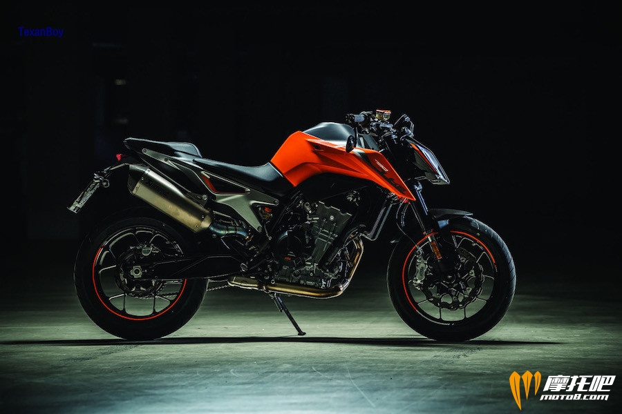 KTM-790-DUKE-2018_Static-03.jpg