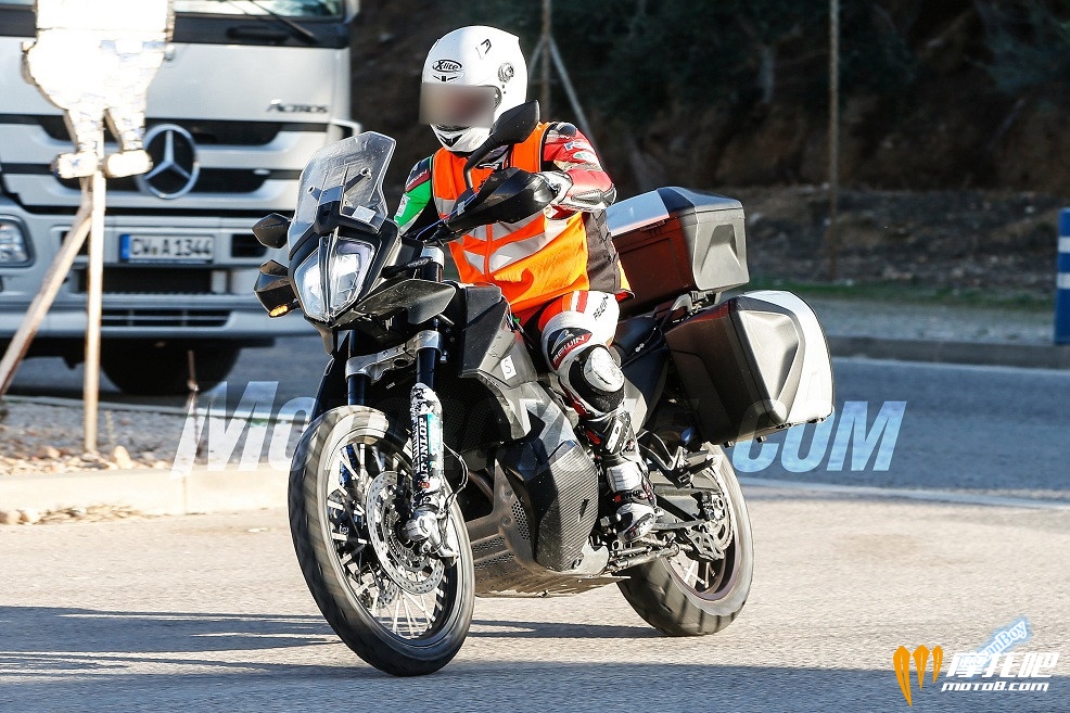 112217-spy-photos-2019-KTM-790-Adventure-05.jpg