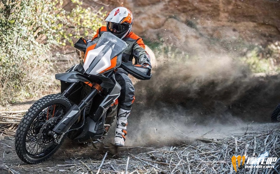 KTM-790-Adventure-R-prototype-action-photos-02.jpg