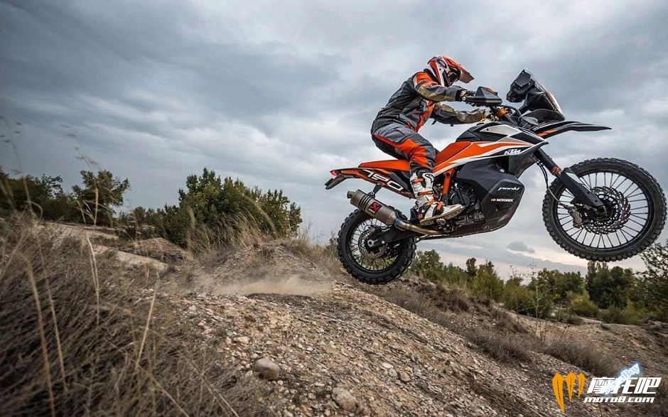 KTM-790-Adventure-R-prototype-action-photos-04.jpg