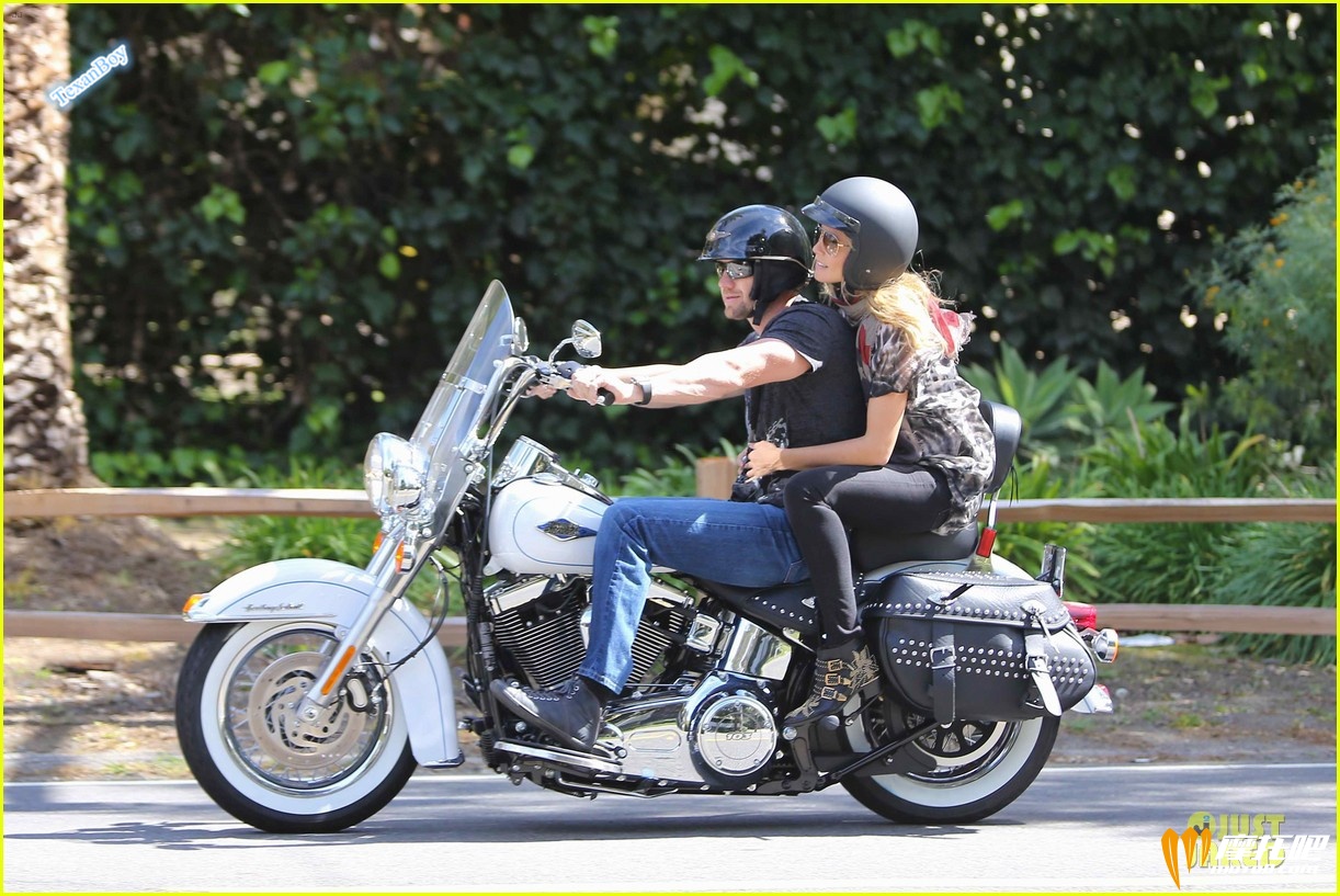 heidi-klum-martin-kirsten-brentwood-motorcycle-ride-38.jpg