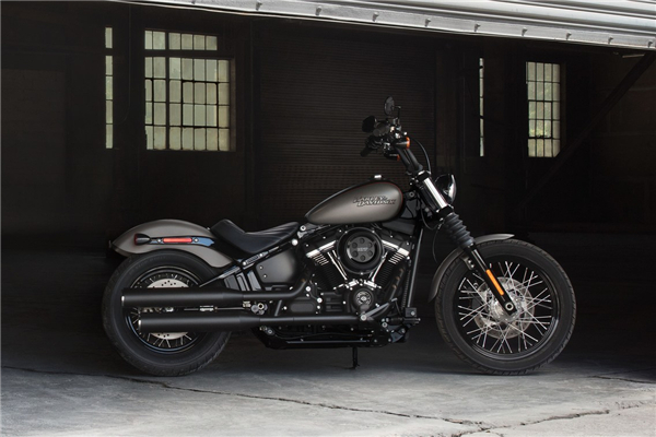 softail-streetbob-gallery-1_副本.jpg