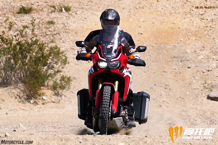 051217-2017-honda-crf1000l-africa-twin-ktm-1090-adventure-r-springfield-shootout-P.jpg