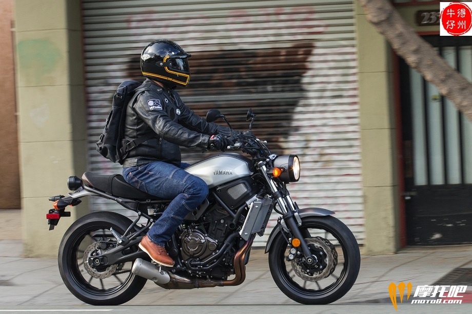2018-Yamaha-XSR700-Review-retro-motorcycle-7.jpg