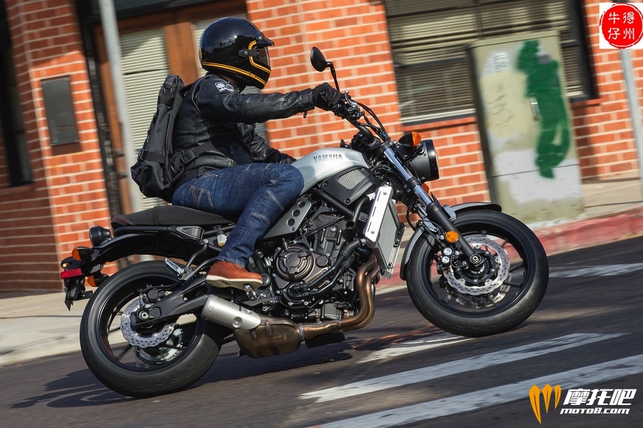 2018-Yamaha-XSR700-Review-retro-motorcycle-8.jpg