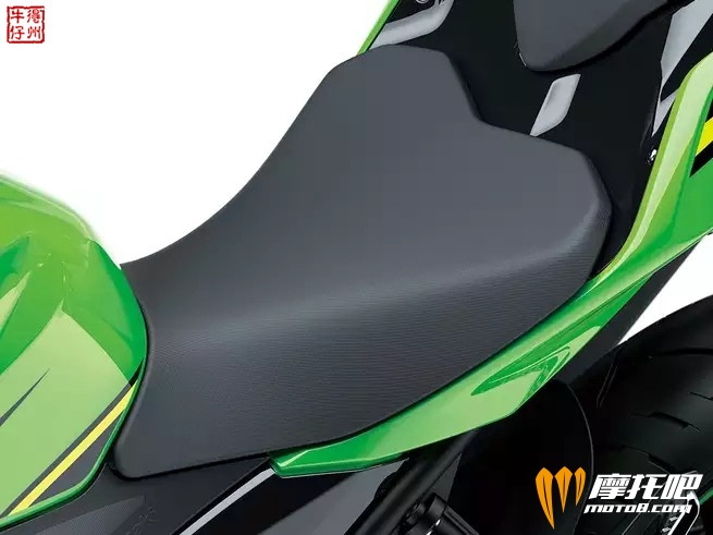 2018-kawasaki-ninja-400-11.jpg