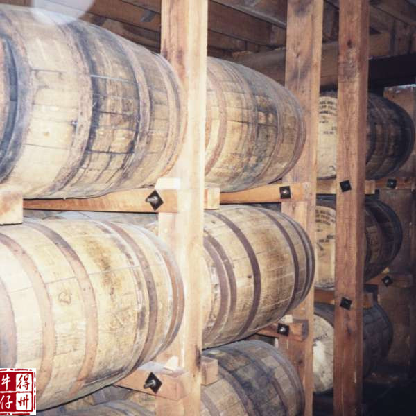 Whiskey_barrels.jpg