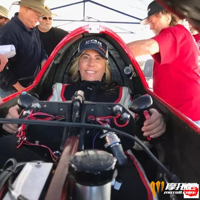 valerie-thompson-cockpit-smile.jpg