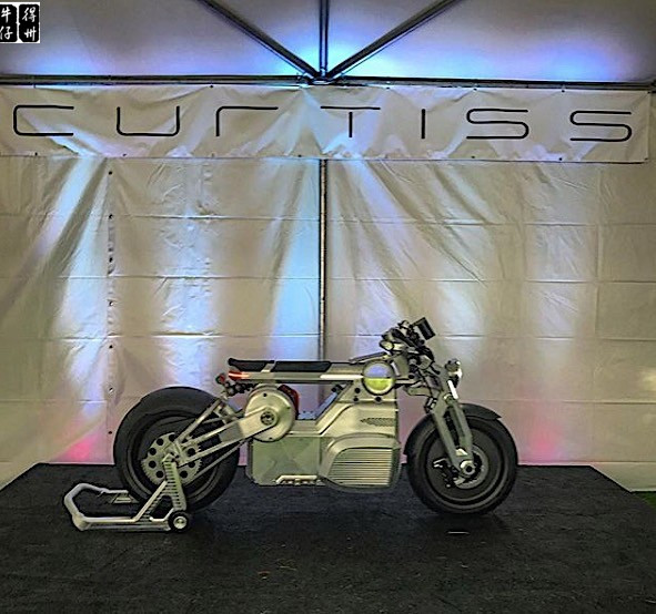 curtiss-zeus-motorcycle-is-the-gods-electric-lighting_3.jpg