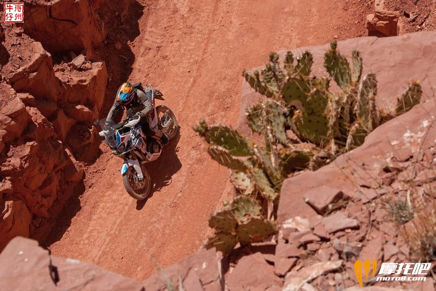 Africa_Twin_canyon.jpg