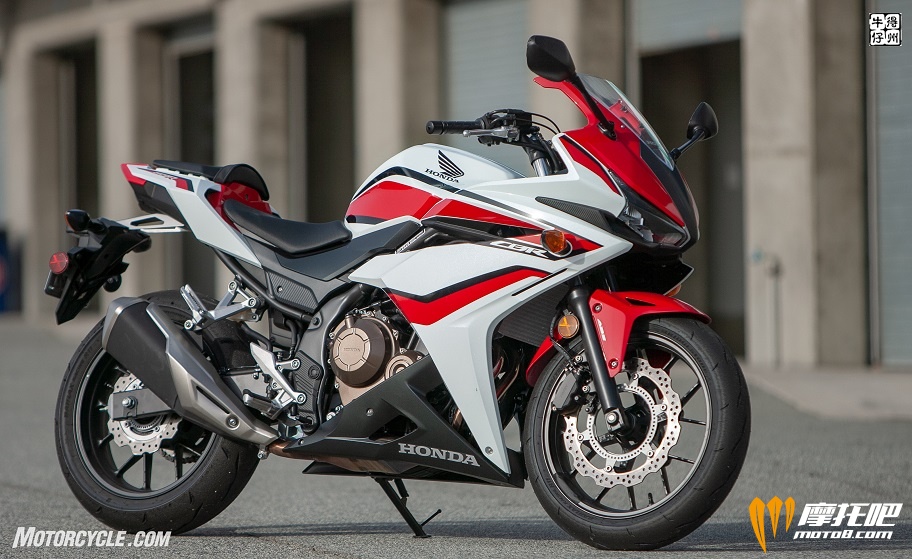 062218-Lightweight-Sportbikes-Honda-CBR500R-01.jpg