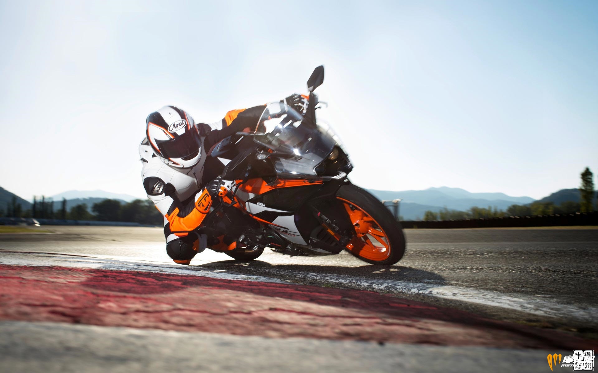 2017-KTM-RC390b.jpg