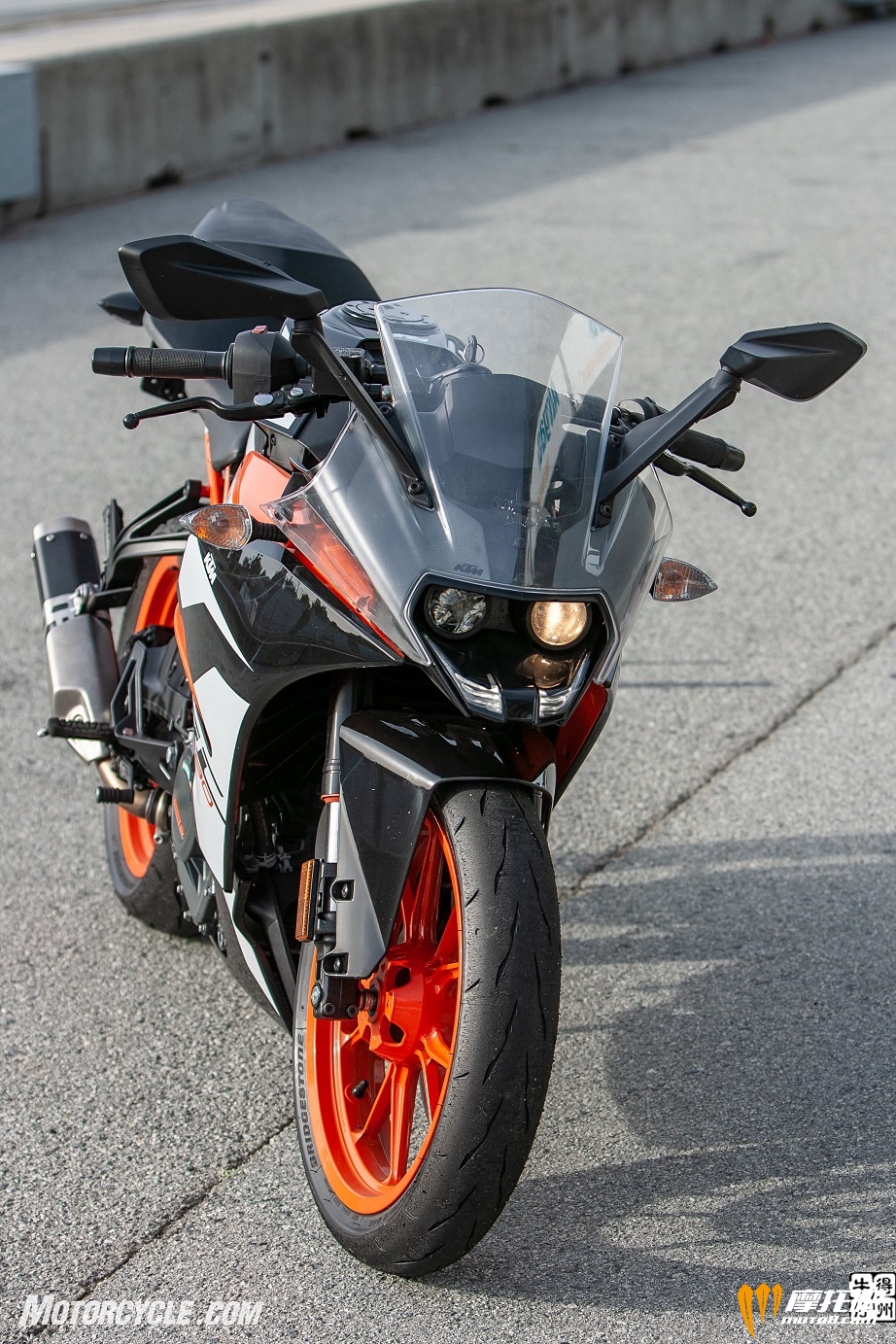 062218-Lightweight-Sportbikes-KTM-RC390-06.jpg