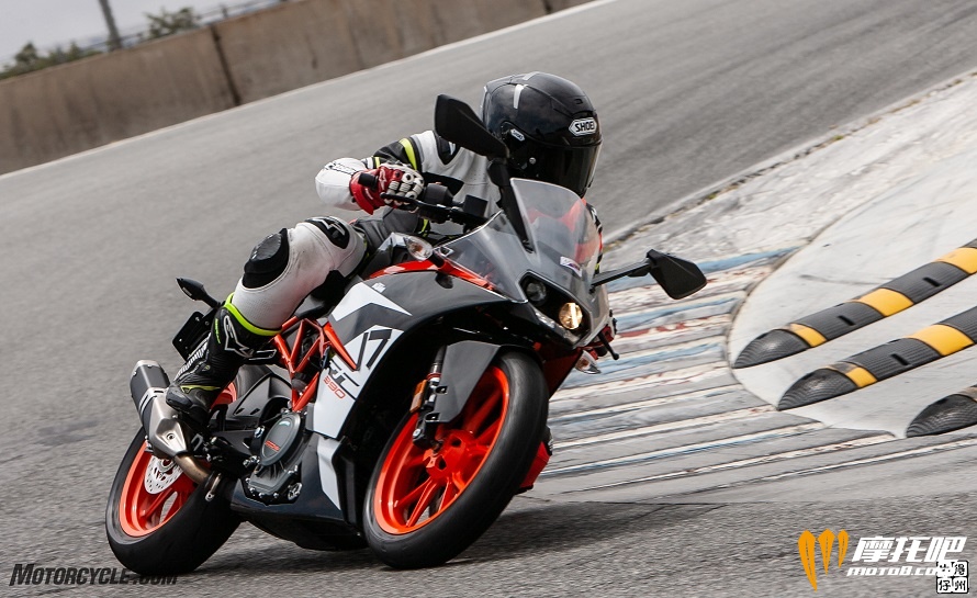 062218-Lightweight-Sportbikes-KTM-RC390-8210.jpg