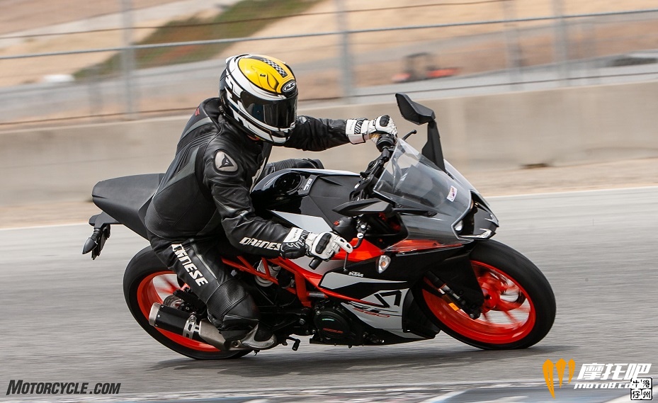 062218-Lightweight-Sportbikes-KTM-RC390-8346.jpg