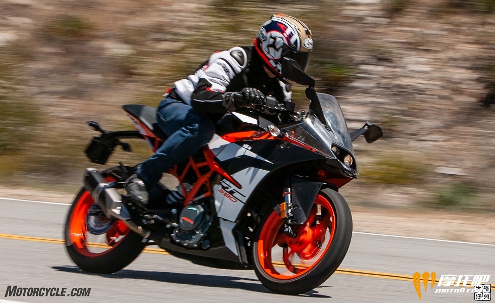 062218-Lightweight-Sportbikes-KTM-RC390-8724.jpg