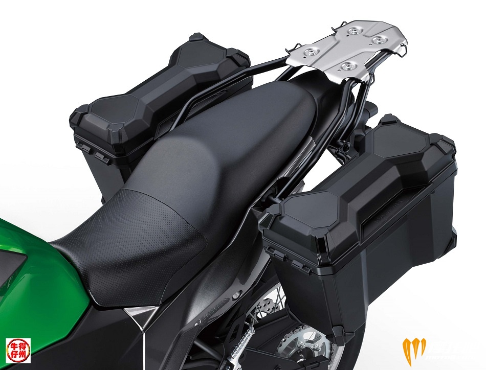 050117-2017-kawasaki-versys-x-300-panniers.jpg