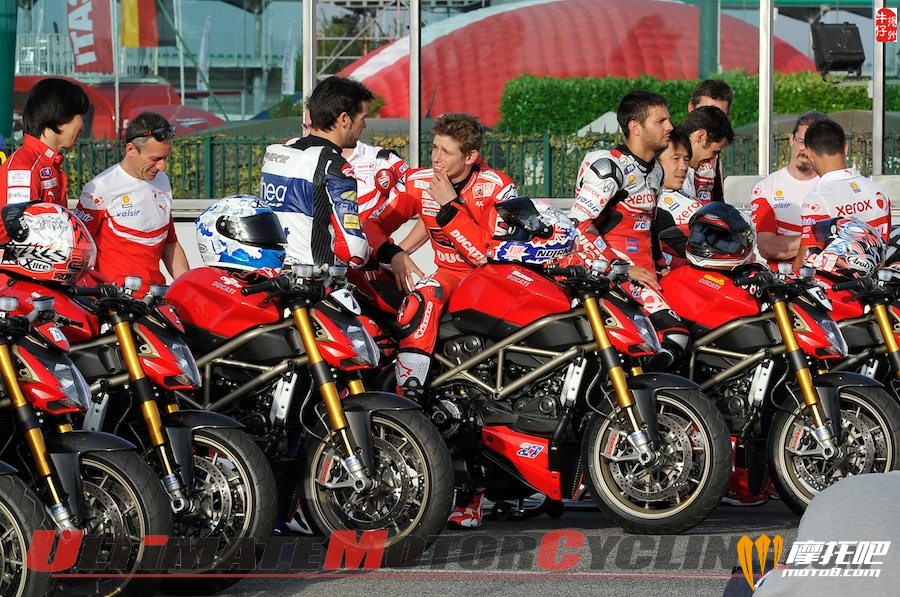 2010-world-ducati-week-60000-motorcyclists-5.jpg