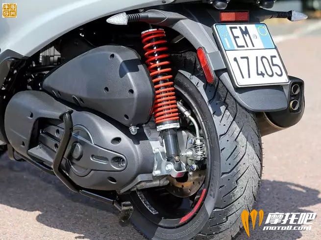 piaggio-mp3-500-sport-details-rear-wheel-brake-transmission-gas-charged-kayaba-s.jpg