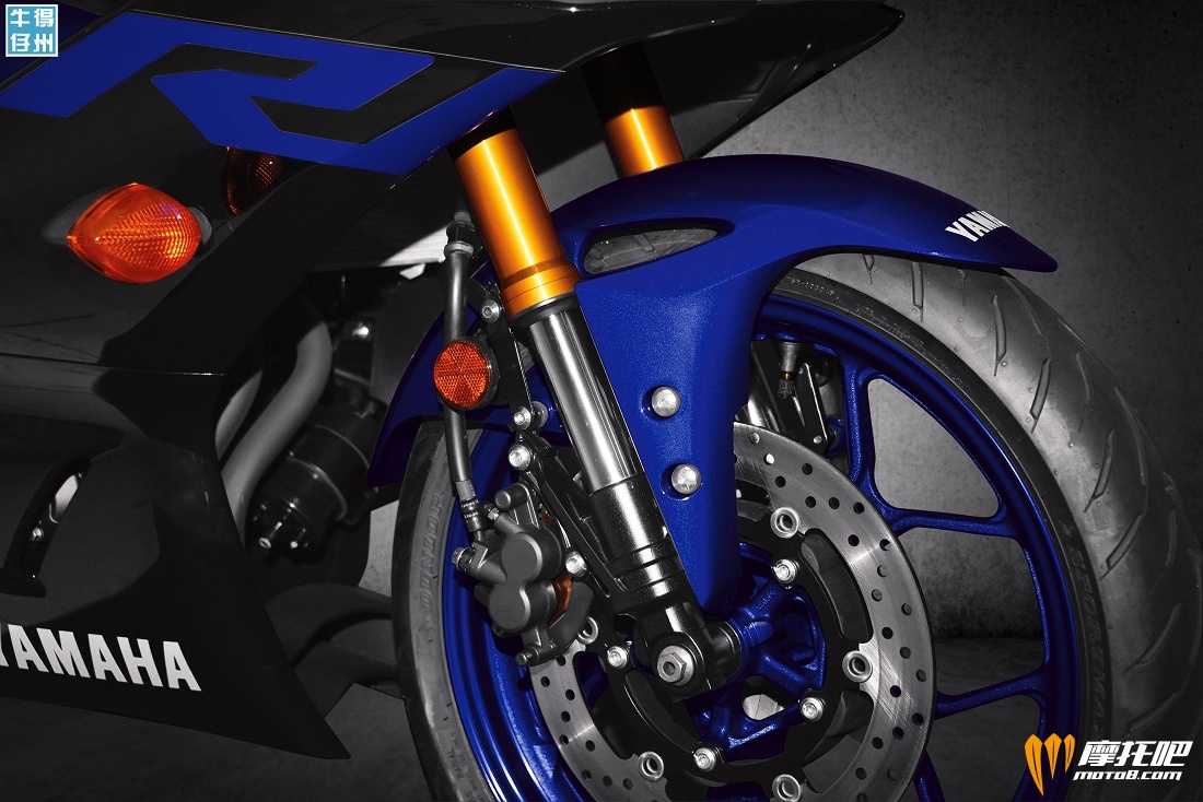 101118-2019-Yamaha_YZF-R3_Team-Yamaha-Blue_Upside-Down-Fork_RGB.jpg