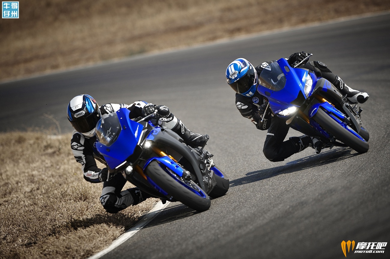 101118-2019-Yamaha_YZF-R3_Team-Yamaha-Blue_Action01_0313.jpg