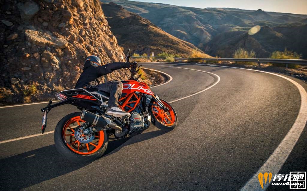 2018-KTM-390-Duke1-1024x640.jpg