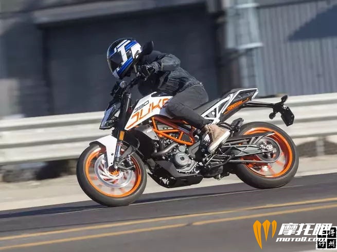 2018-ktm-390-duke-6 (2).jpg