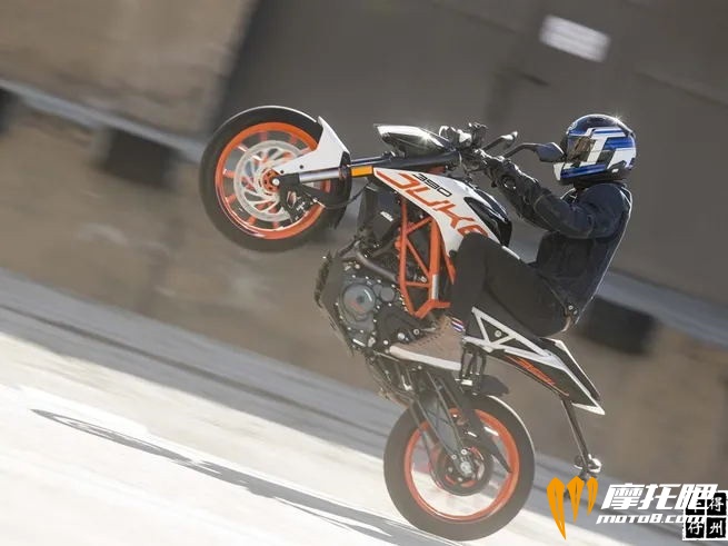 2018-ktm-390-duke-6 (1).jpg