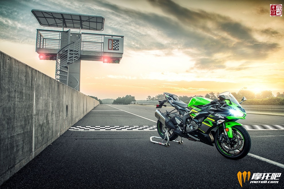 101118-2019-kawasaki-ninja-zx-6r-19_ZX636GKFA_009571-1.jpg