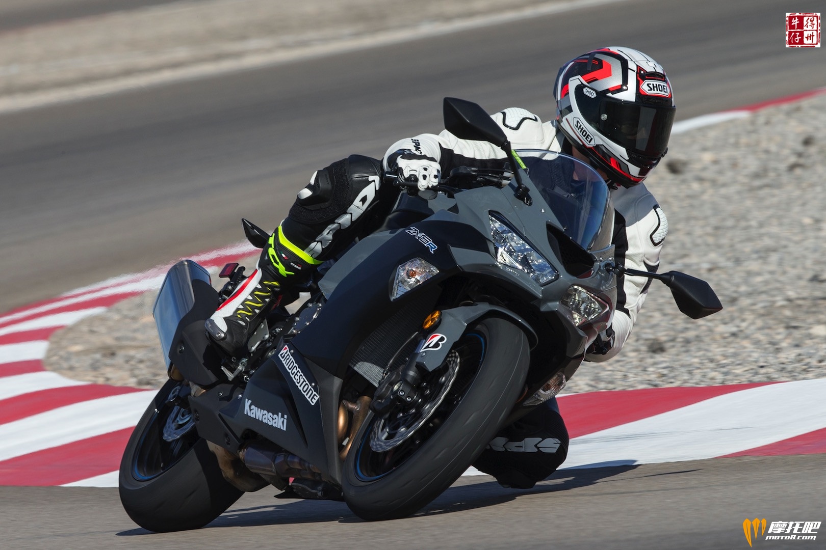 2019-Kawasaki-ZX-6R-Review-suspersport-motorcycle-5.jpg