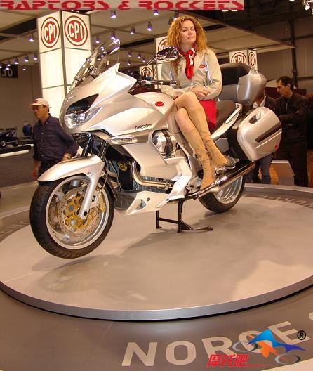 BikebabesMilan2005 013_edited[1].jpg