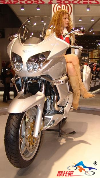 MotoGuzziMilan2005 018_edited[1].jpg