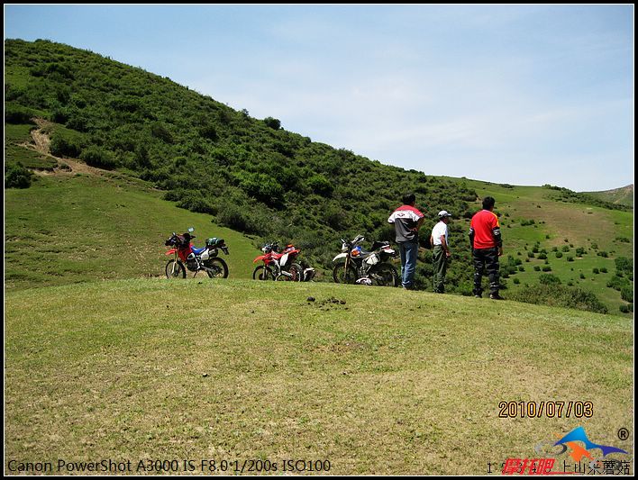 冲到坡顶，休息一会