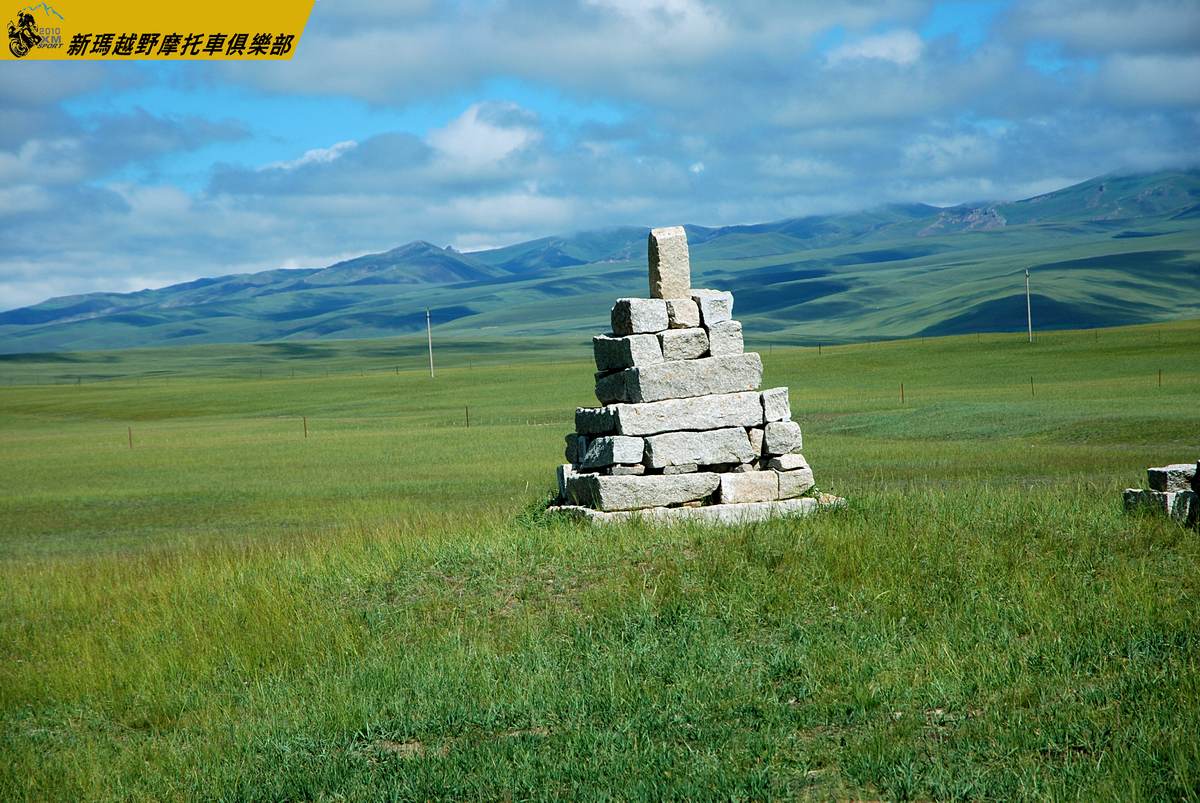 寺庙边上拍到的蒙古人不知道叫它啥.jpg