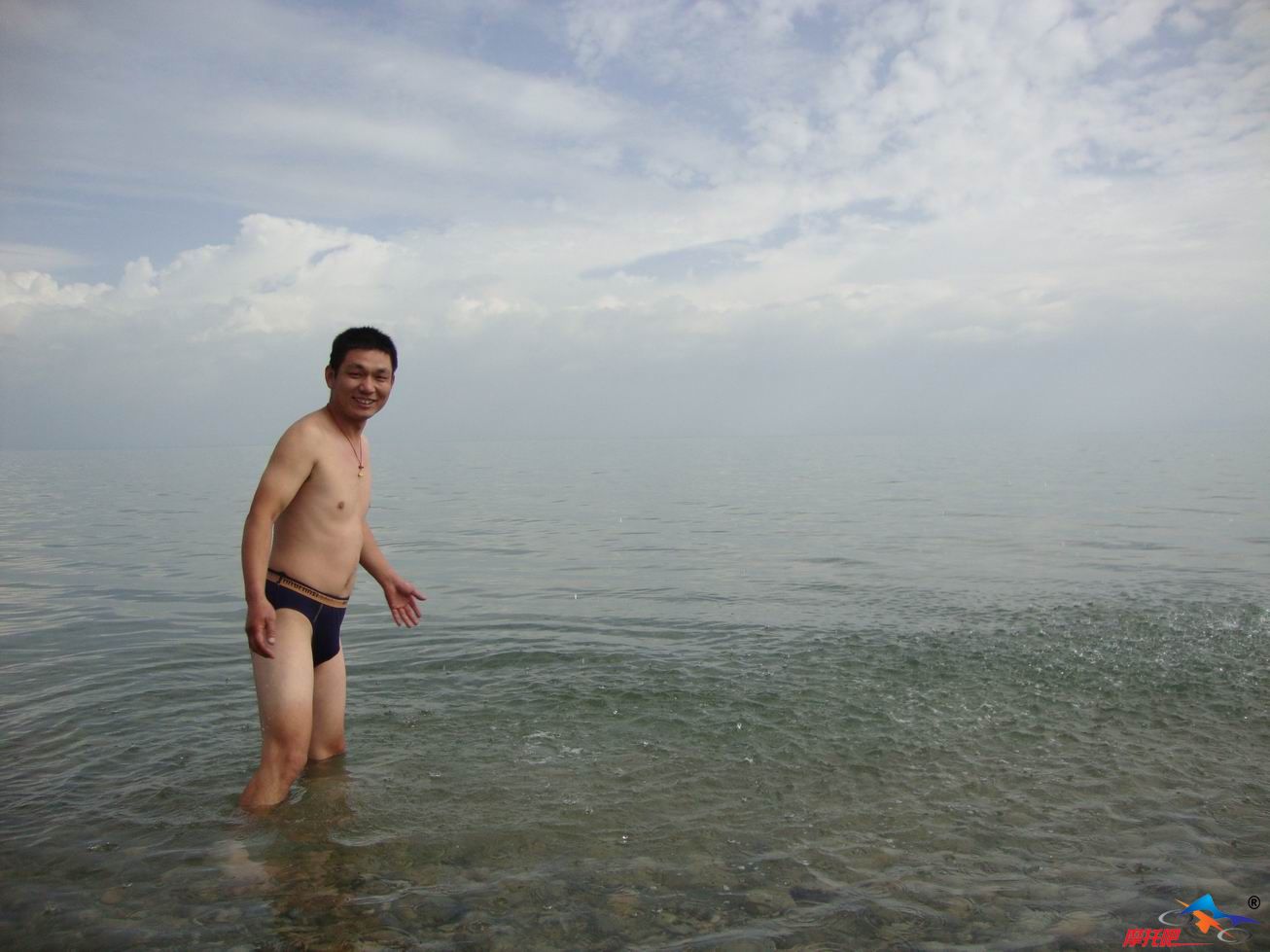 青海湖的水，那叫一个凉
