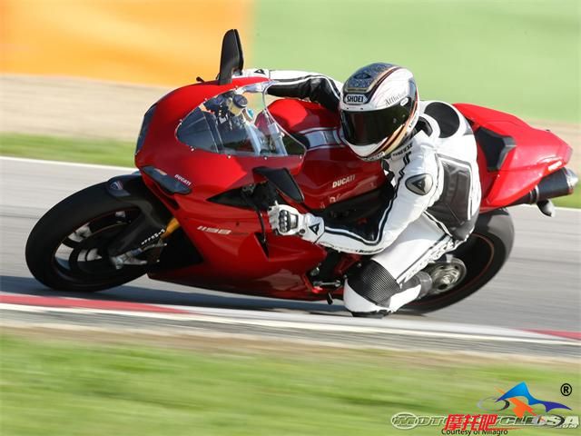 2011-Ducati-1198SP-1.jpg