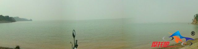 鄱阳湖外湖风景，可惜雾气很大~~.jpg