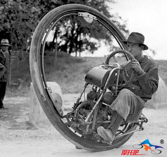 一个轮子的摩托车（1931)